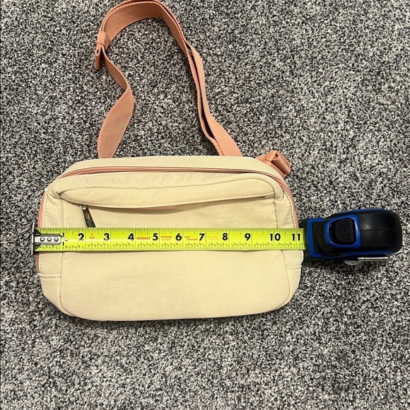 Thirty-One Fanny Pack - Picture 5 of 6